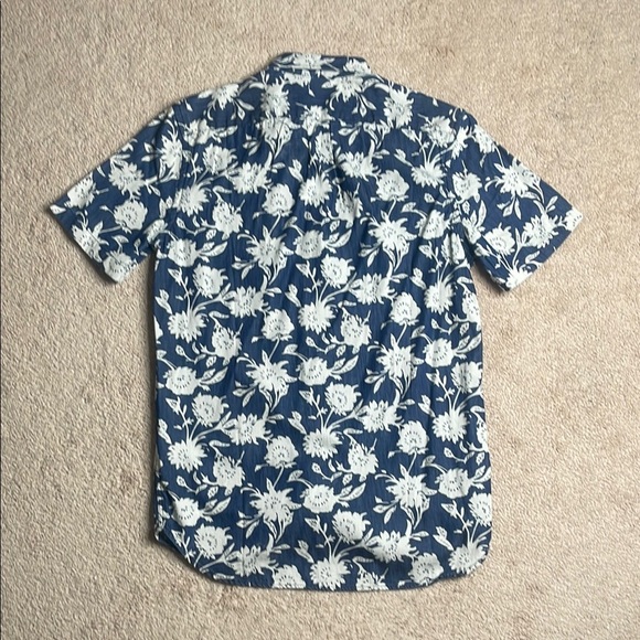 Old Navy Blue and White Floral Casual Button Down Shirt - Picture 3 of 4